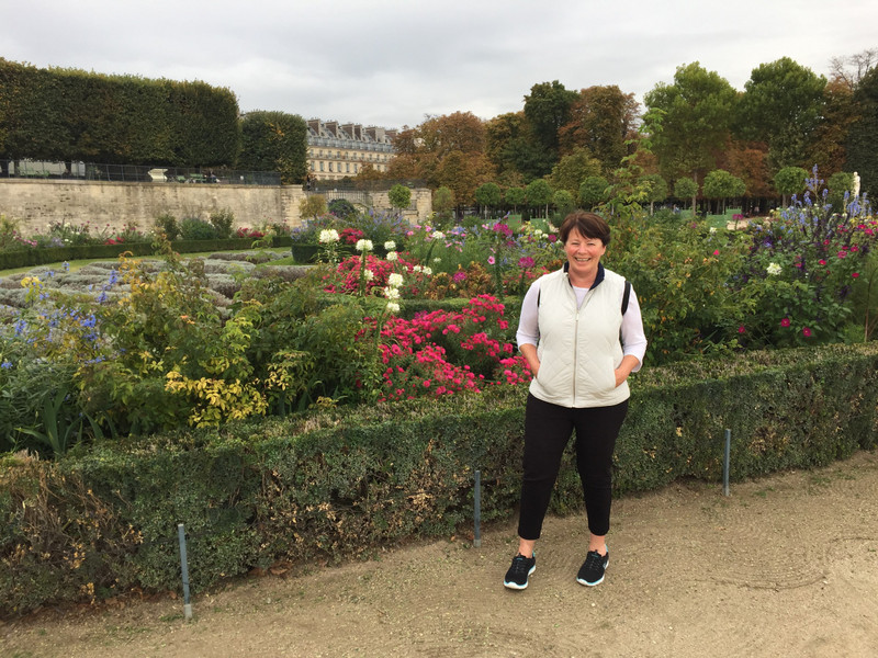 Jen in the Tuilieries