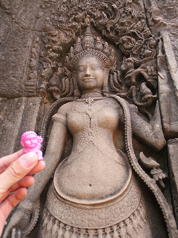 L&#39;il Buddha Macking On an Apsara