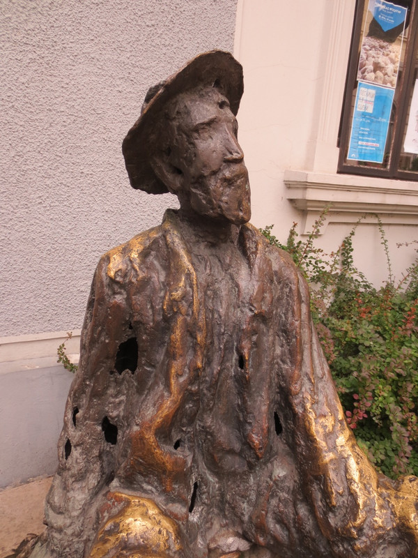 Statue of a Bohemian Fellow