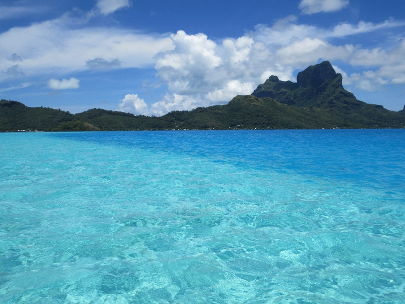 Two-Toned Waters of Bora Bora ...