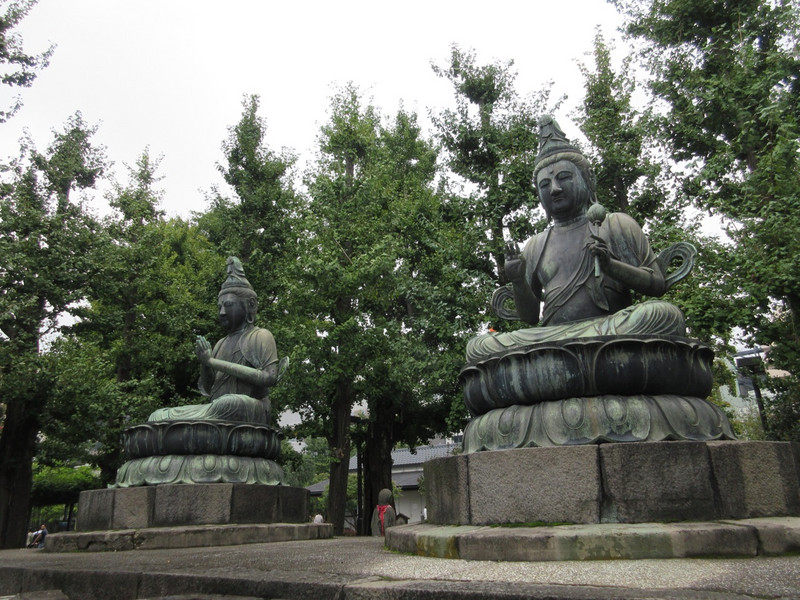 Statues in Senso-Ji