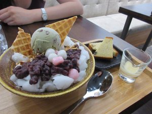 Dessert Bomb on Dihua Street ...