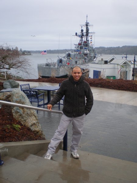 Carlos con el USS Turner Joy