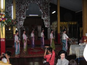 Danse au temple - Dance at the temple