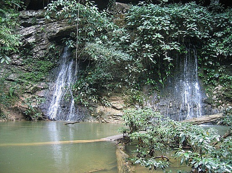 Sentier de Paku waterfall 4