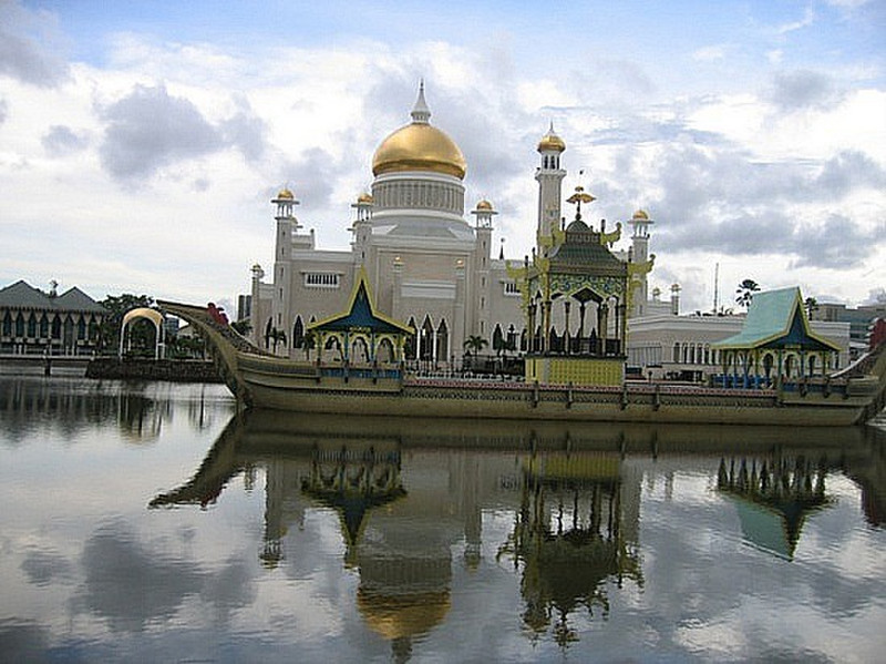 Omar Ali Saifuddin Mosque 3