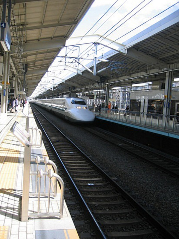TGV japonais) Shinkensen (Bullet train)