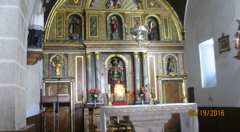Many small chapels