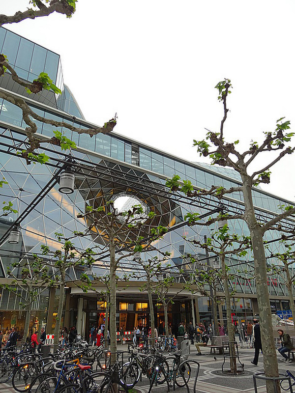 Shopping centre with a hole in it, on the Zeil