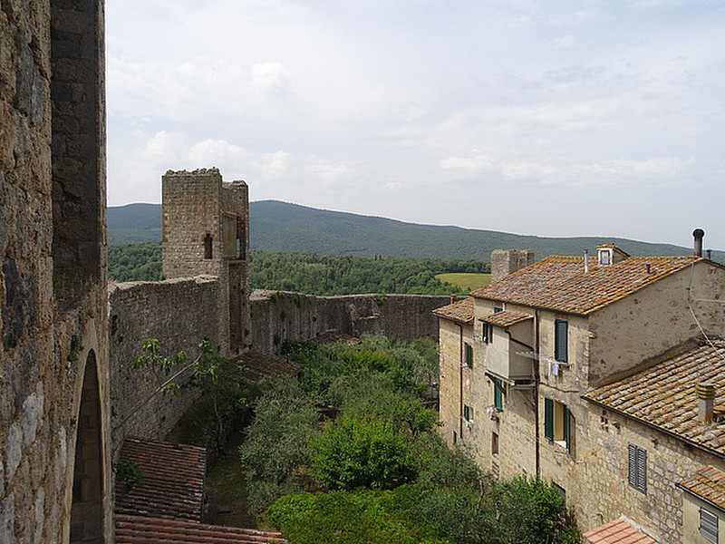 View around Monteriggione wall