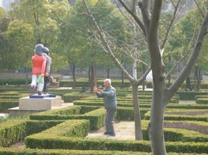 Man doing Tai Chi in Changshou Park