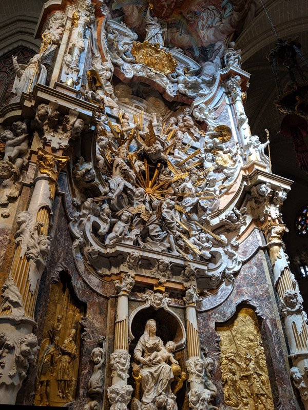 Gilded, baroque altarpiece, Catedral de Toledo