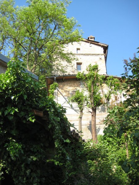 from below: castello di mathilda de canossa