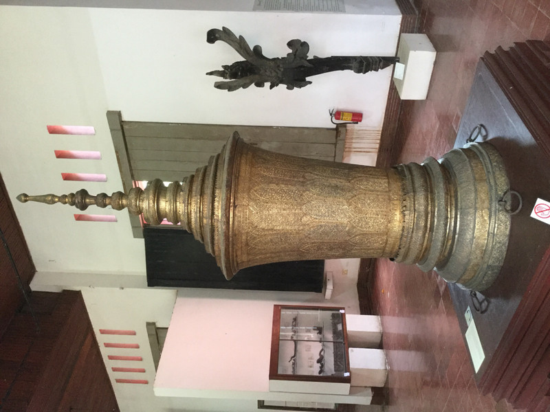 The urn used to convey the king’s body for ceremonies after death.