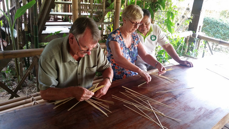 Weaving bamboo 