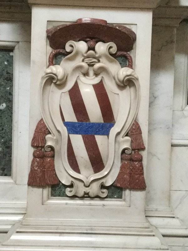 Coat of Arms with red Cardinal’s hat