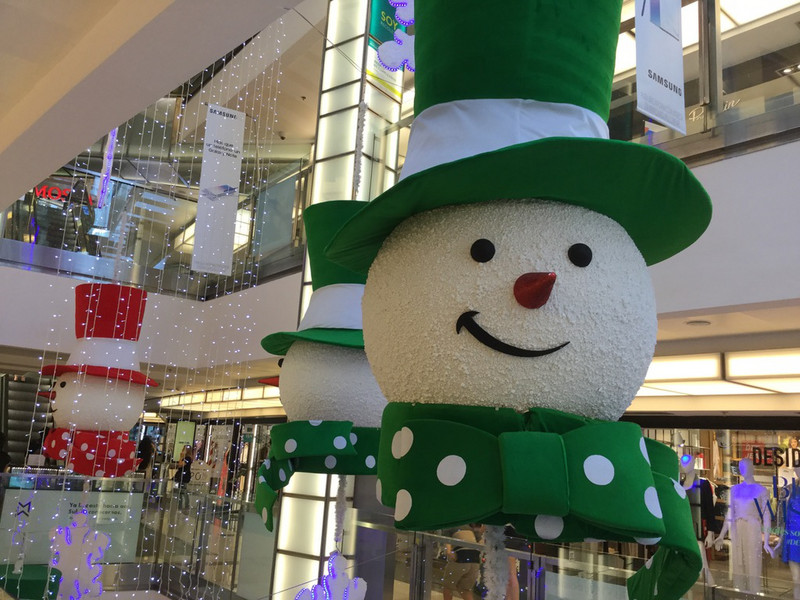 Xmas decorations in a mall