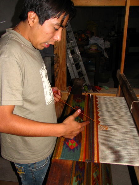 Weaving the coloured yarns