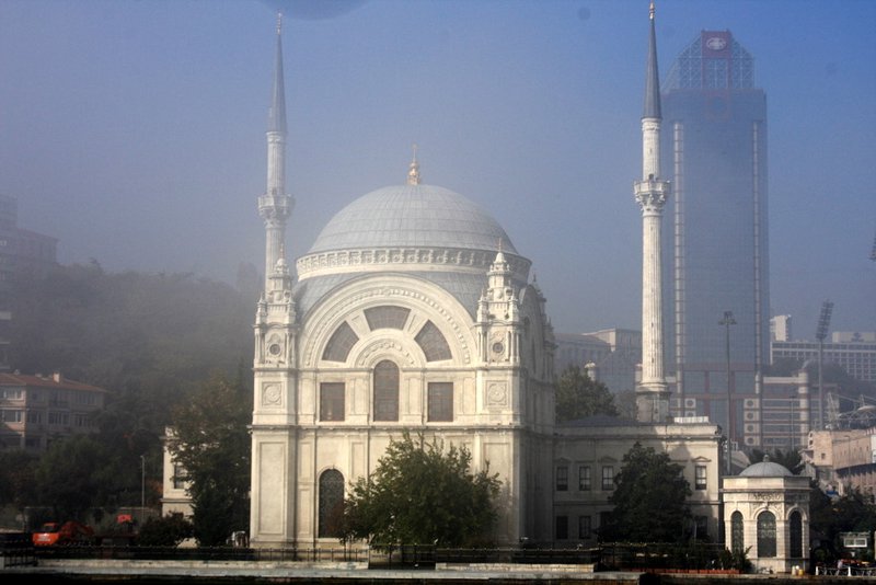OrtakÃ¶y mosque near the Bosphorus Bridge
