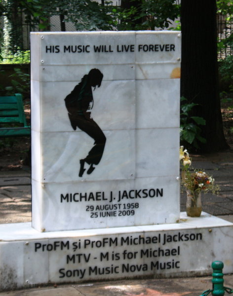 Michael Jackson tribute in Herăstrău Park
