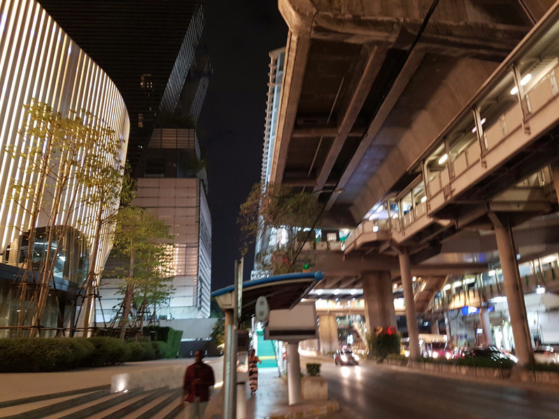 Bangkok at night, Sukhomvit road