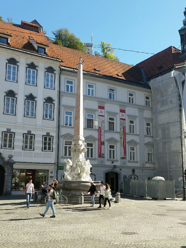 Town hall monument 