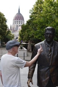 Simon and Reagan, Liberty Square, Budapest