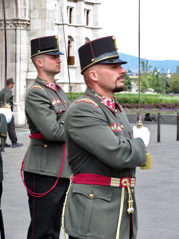 changing of the guard, Hungarian Parliament Building
