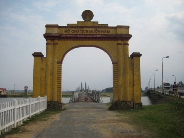 The old bridge dividing North and South Vietnam