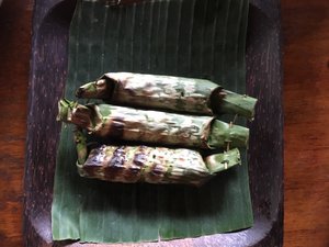 Sticky rice and chicken pieces wrapped in leaves 