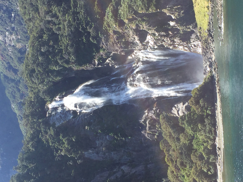 Noch ein Wasserfall im Milford Sound 