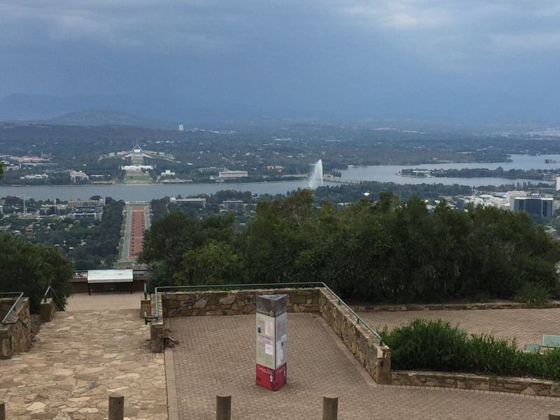 Blick auf Canberra vom Mt. Ainsly - vor dem Gewitter