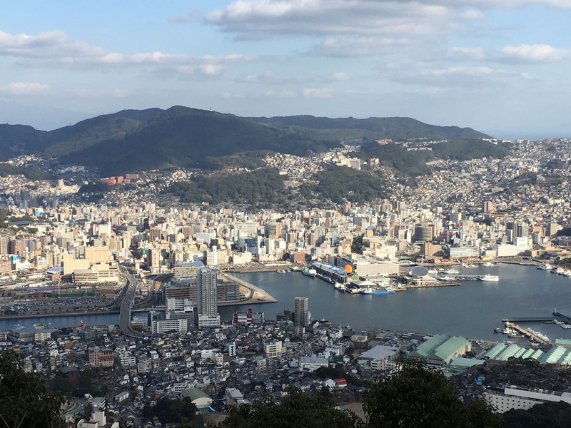 Nagasaki mit dem Hafen vom Hausberg aus