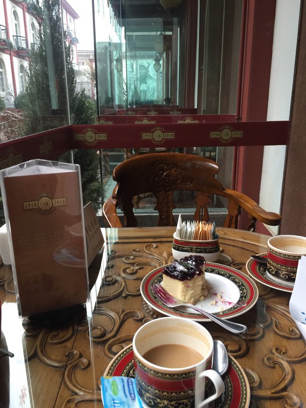 im Kaffee des 100-jährigen Hotels Dong Fang in Beijing