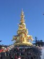 Die goldene Statue des Bodisatwa auf dem Jin Ding (goldener Gipfel) des Emei Shan