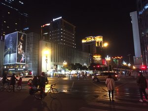 Spätabends in der Innenstadt von Chengdu