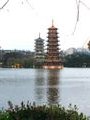 Der Sonnen- und der Mond-Turm im Shan See in Guilin (Guanxi)