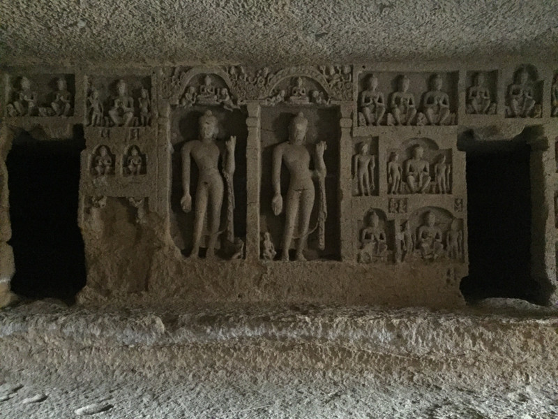 Buddha-Darstellungen im Höhlenkloster bei Mumbai (10.-11.Khdt)