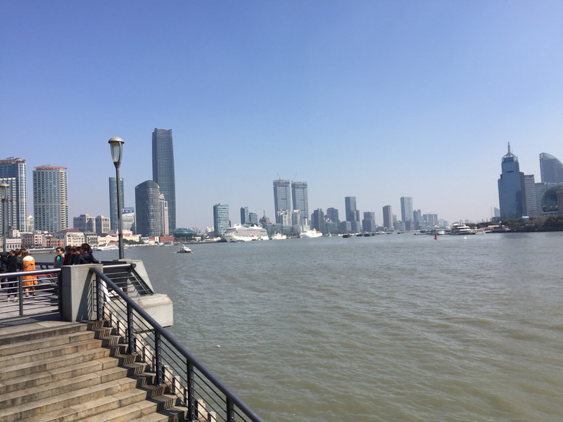 modernes Shanghai am Fluss