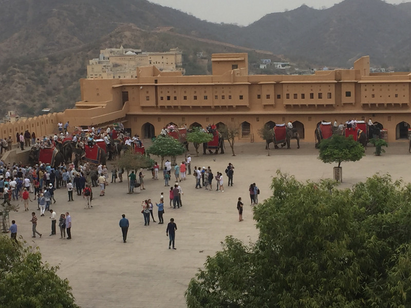Grosser Hof des Forts Amber in Jaipur