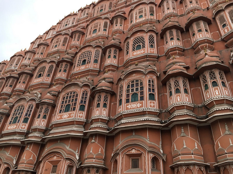 Palast der Winde Hawa Mahalj in Jaipur - eigentlich nur eine Fassade, damit die Frauen deskönigl. Haushalts Prozessionen beobachten konnten ohne gesehen zu werden