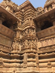 Plastiken an einem Tempel (ca 1000 AD) in Khajuraho 