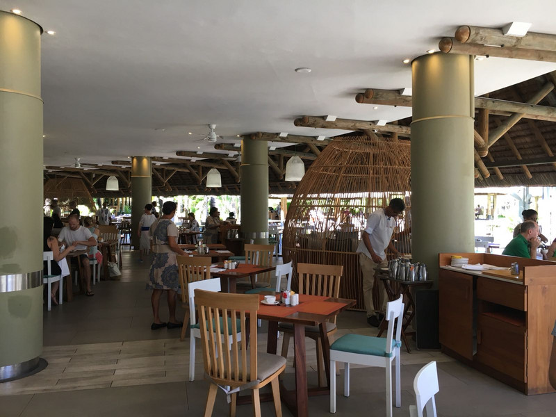 Das Buffet im Hauptgebäude des Resort/Hotels La Pirogue, Mauritius 
