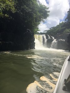 Wasserfall des Grand River East auf Mauritius - man kann mit dem Boot vom Meer bis zum Wasserfall fahren