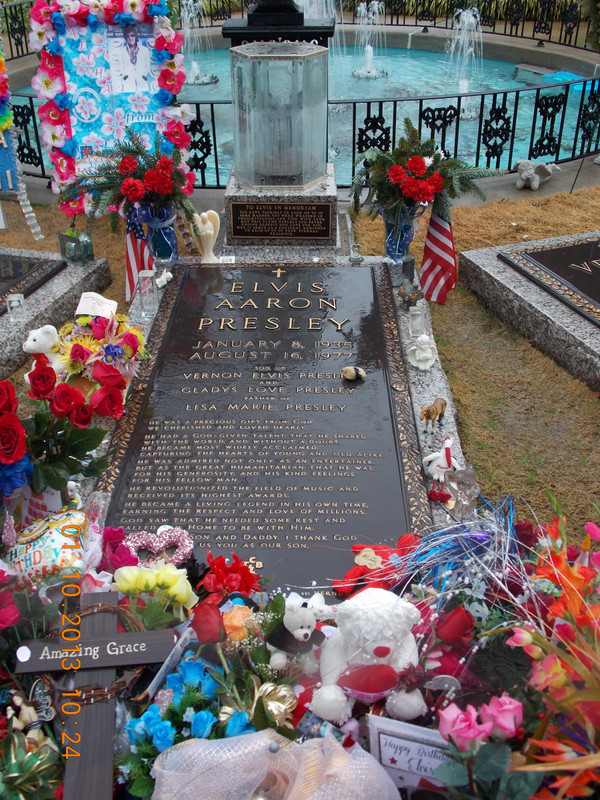 Graceland grave