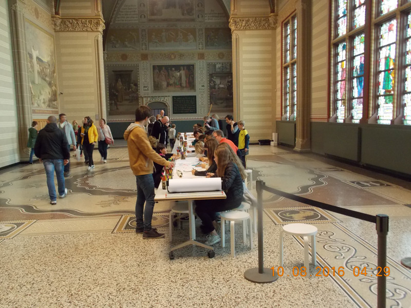 Wannabee artists at the Rijksmuseum