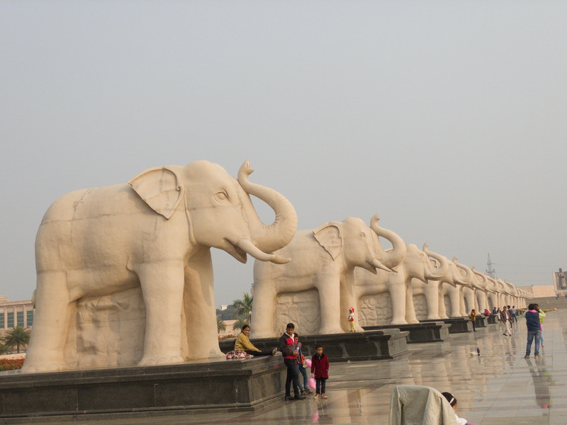 giant elephants sculptures
