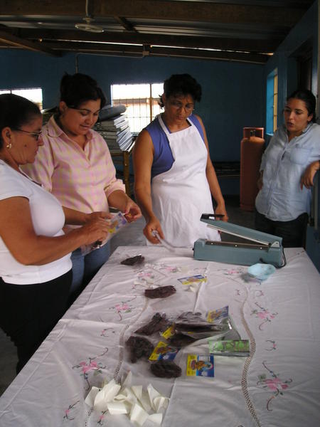 Bezoek aan Frutisol in Villa Fundación (productie van gedroogd fruit)