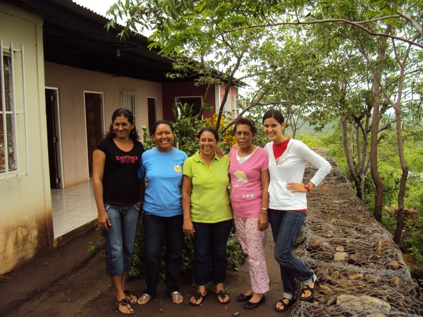 The Mujeres y Communidad Ladies