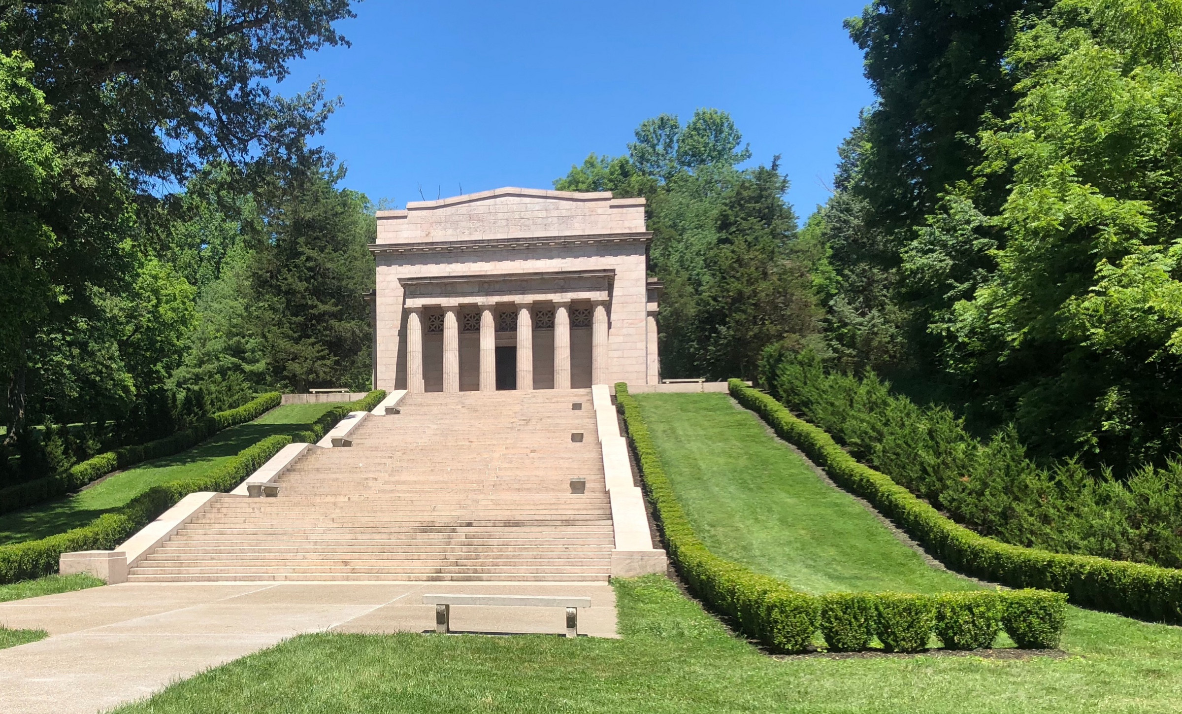 Lincoln’s birthplace memorial | Photo